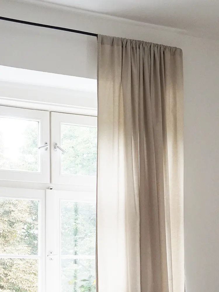 NUTSANDWOODS – Curtain Rail